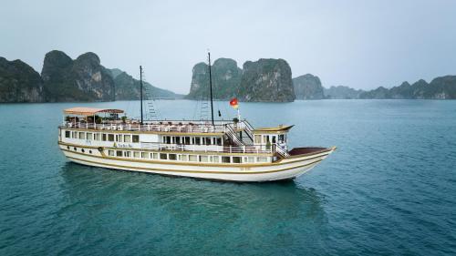 Garden Legend 3 cruise — 4-Star Luxury Hotel in Ha Long, Vietnam