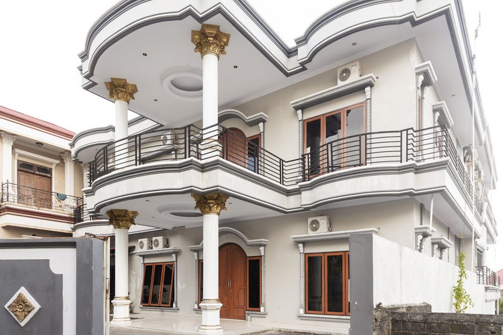 RedDoorz Plus near Transmart Kairagi Dua manado in Manado, Indonesia