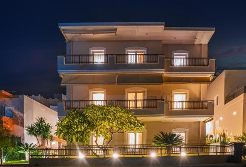 Vakakis ME Apartments — 4-Star Luxury Hotel in Palaiochora, Greece