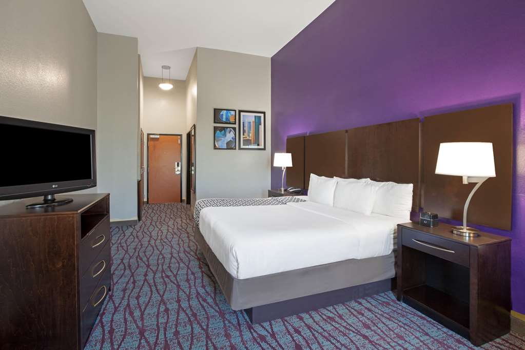 La Quinta Inn & Suites By Wyndham Houston Pasadena North - photo 18