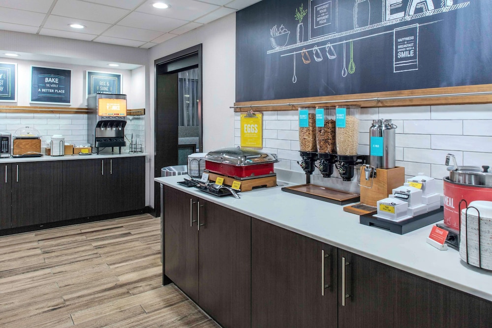 Hampton Inn Detroit Northville - photo 21
