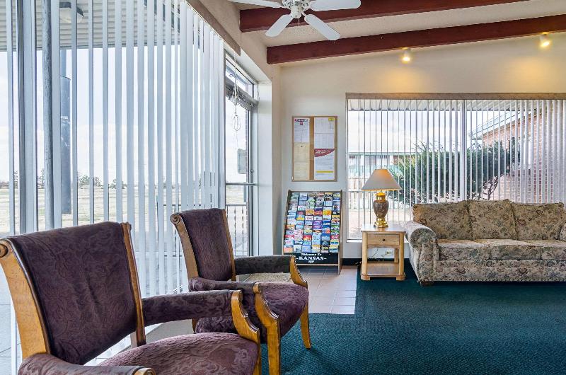 Econo Lodge Wakeeney - photo 8