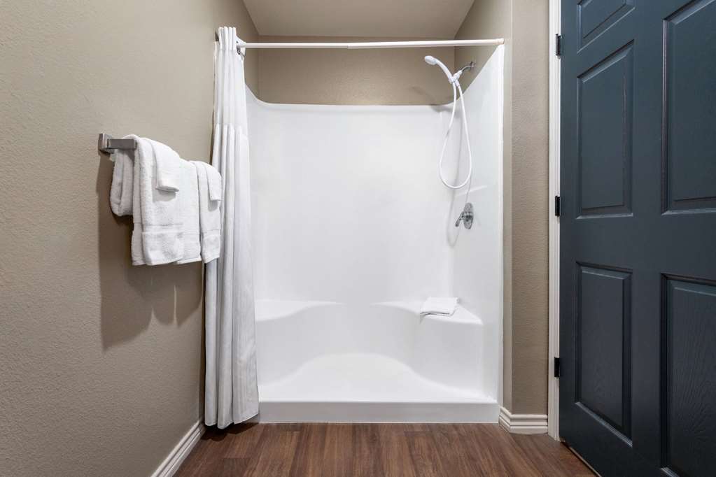 Eagle's Den Suites Kenedy a Travelodge by Wyndham - photo 20