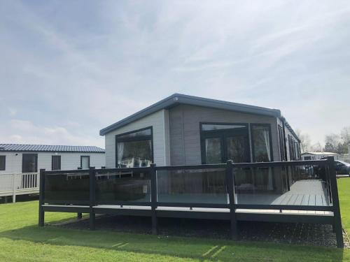 Blissful Lodge Haven Lakeland — 4-Star Luxury Hotel in Flookburgh, United Kingdom