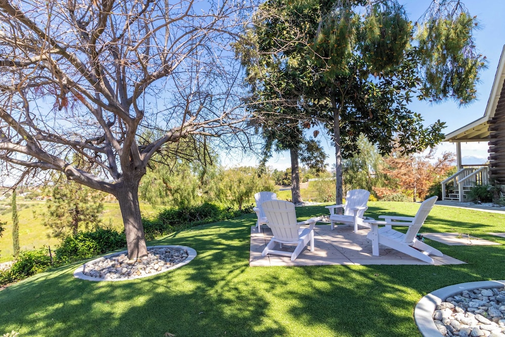 Chateau Syrah by AvantStay Picturesque Estate w Pool Hot Tub Table Tennis Pool Table New Pickleball Court Basketball hoop - photo 52