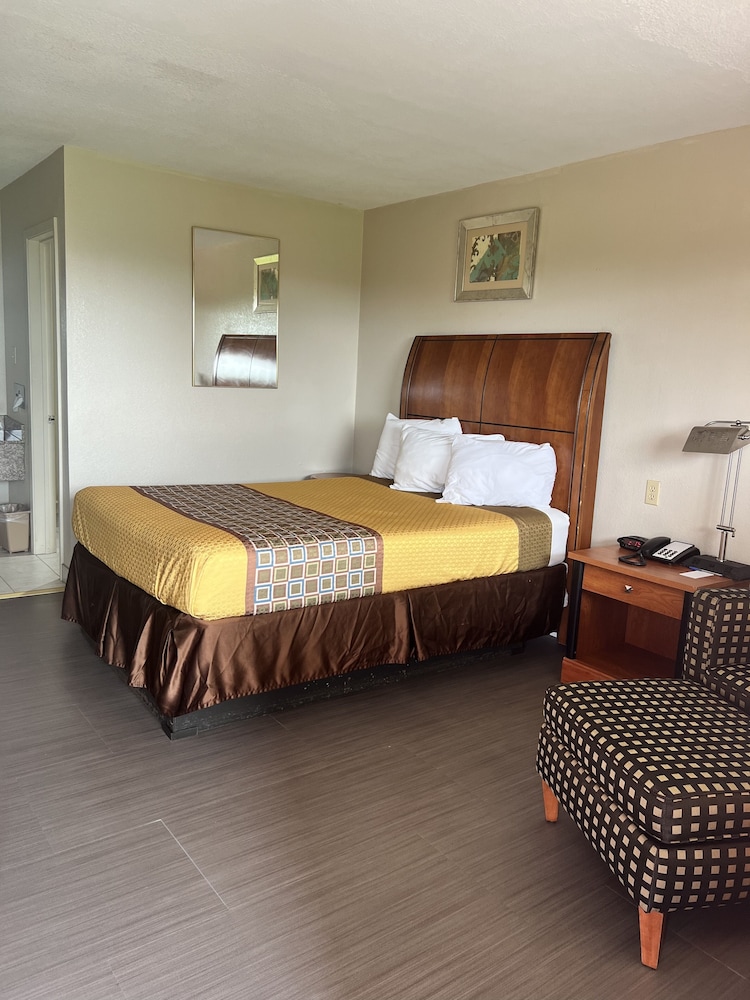 Americas Best Value Inn Edna - photo 4