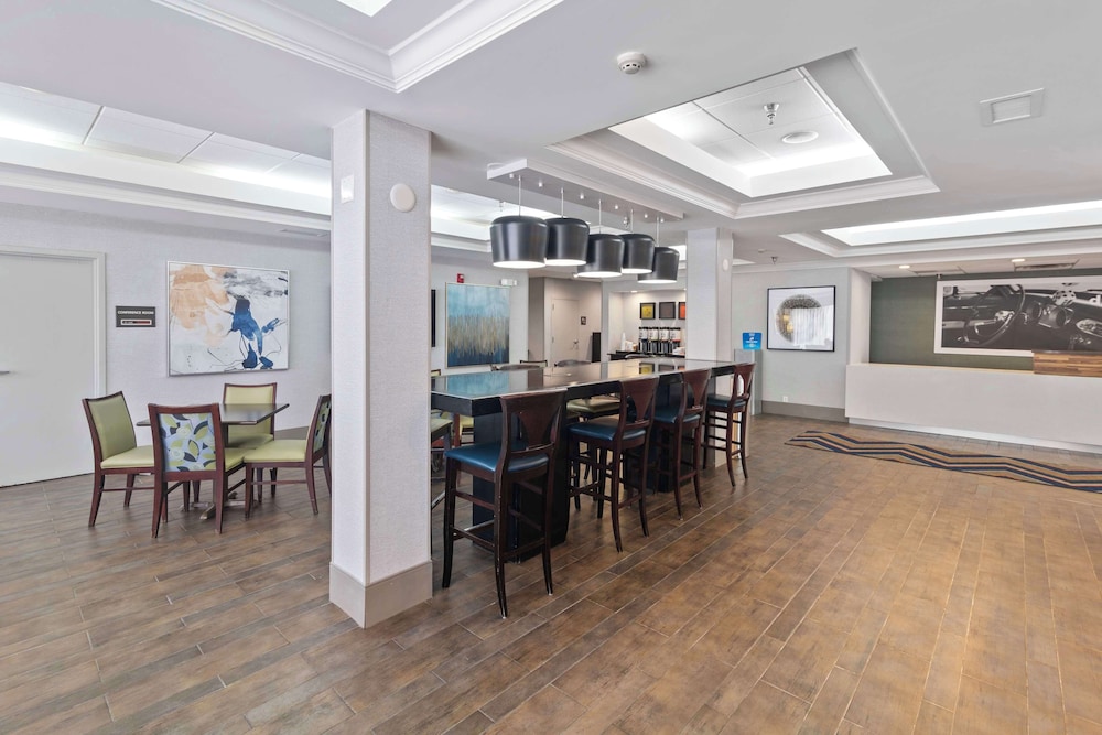 Hampton Inn Atlanta Woodstock - photo 4