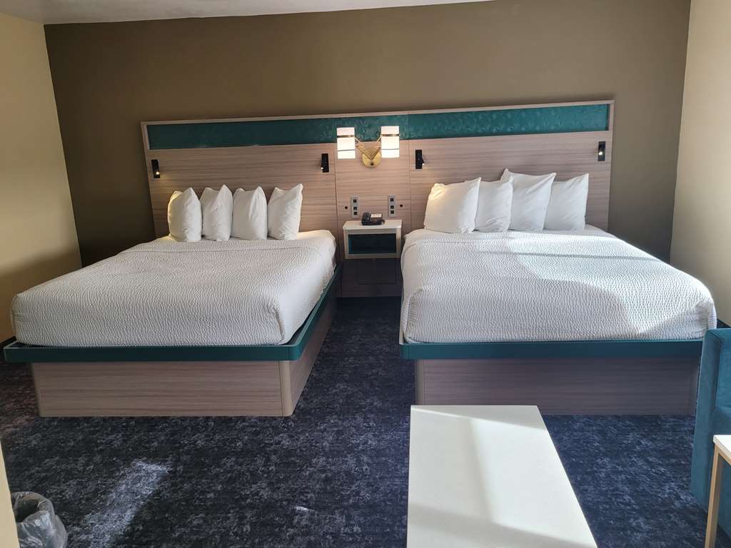 Best Western Plus Altoona Inn - photo 25