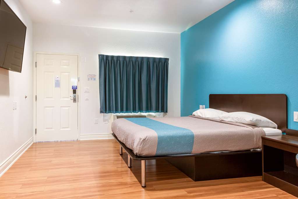 Motel 6 Houston TX North - photo 11