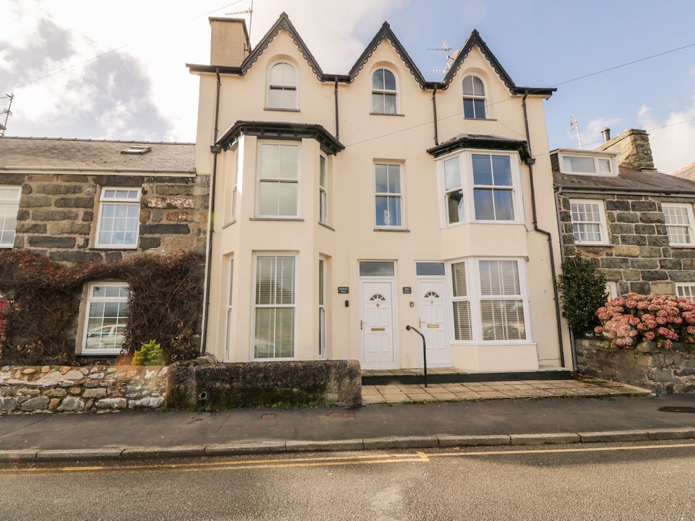 Bay View — 4-Star Luxury Hotel in Criccieth, United Kingdom