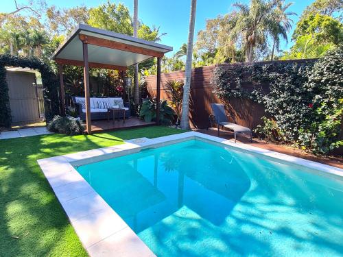 Pandanus Holiday Home — 4-Star Luxury Hotel in Coolum Beach, Australia