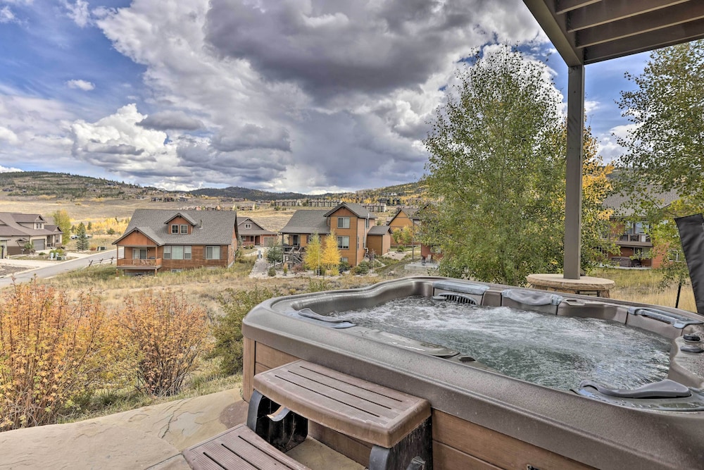 Granby Home with Hot Tub And Ski Golf And Pool Access — 4-Star Luxury Hotel in Granby, United States
