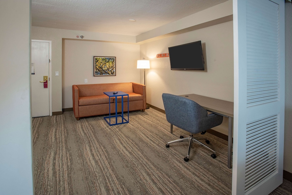 Hampton Inn Pensacola Airport - photo 37