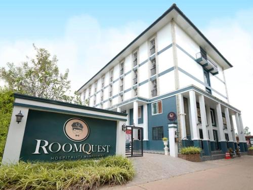 RoomQuest Prachin Buri Rojana in Si Maha Phot, Thailand