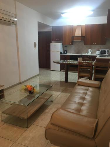 Marina Apartments 211