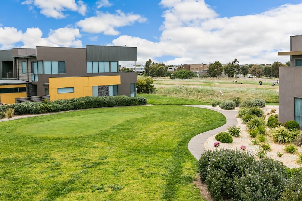 Beach & Golf Stays Torquay — 4-Star Luxury Hotel in Torquay, Australia
