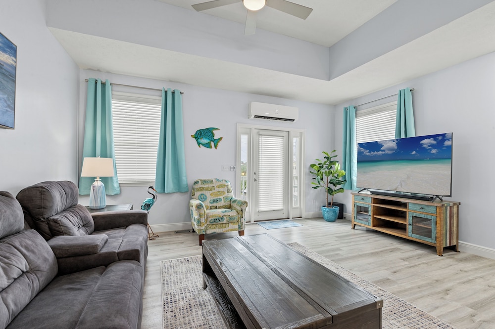 Sago by the Sea: 2 bed 2.5 bath Retreat Steps From the Beach Sleeps 7 - photo 12