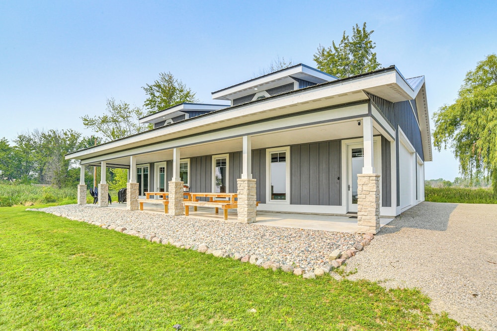 Dock & Panoramic Bay Views: Oconto Retreat — hotel in Oconto