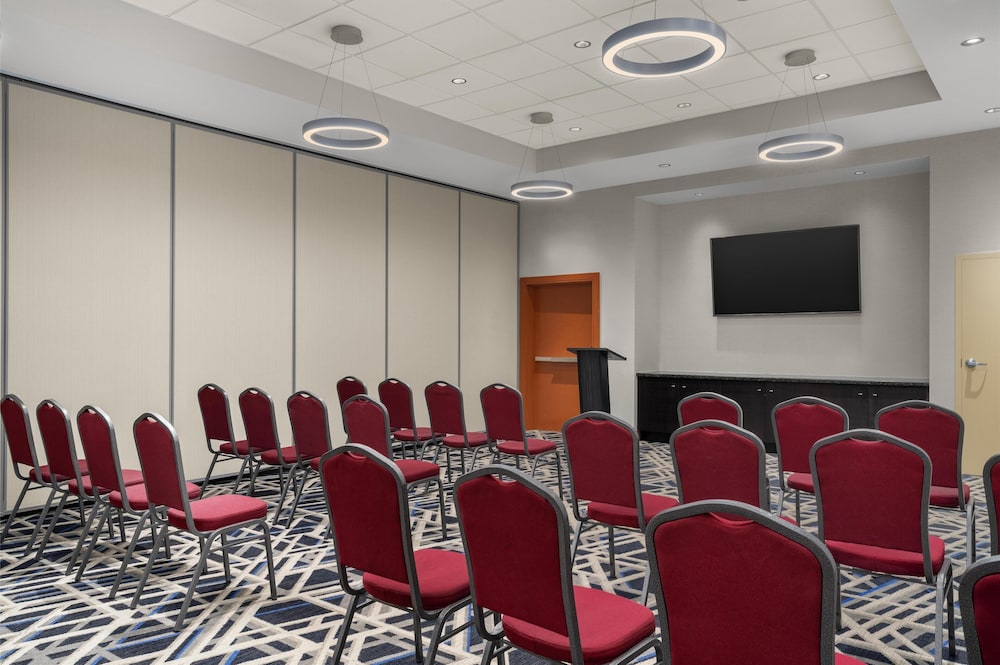 Embassy Suites Boston Logan Airport - photo 51