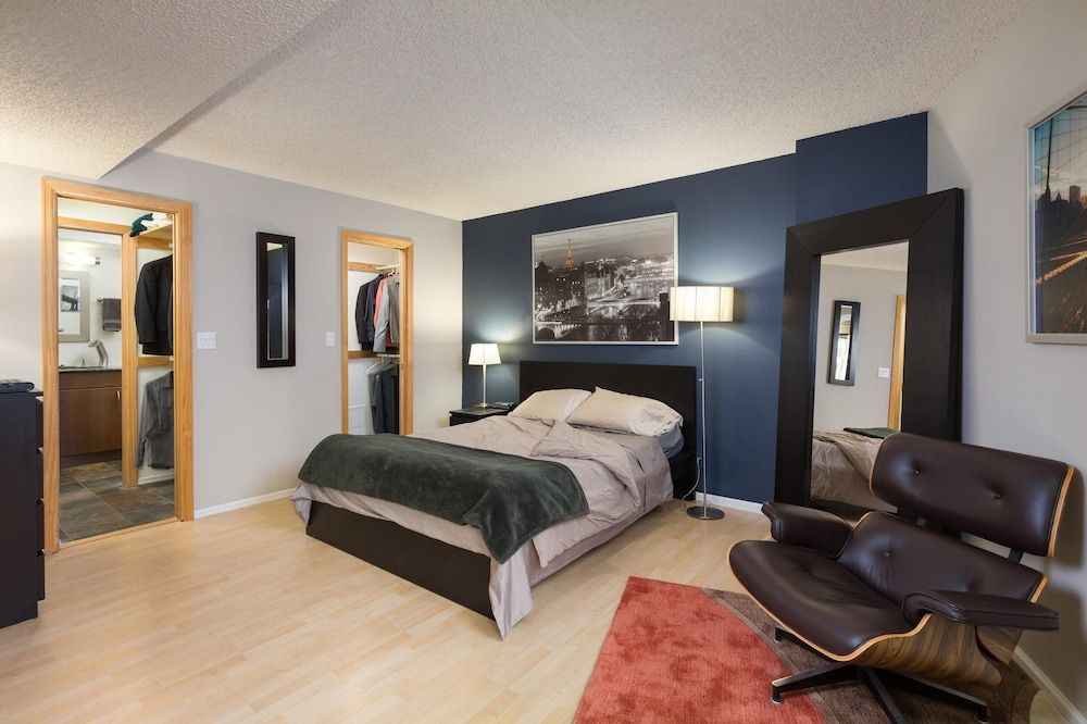 Open Modern Layout Breathtaking Downtown Views - photo 13