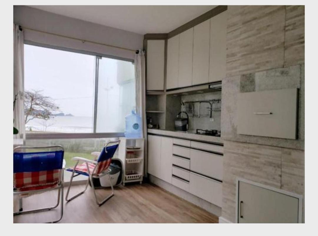 Apartamento Pe na Areia Meia praia Itapema Sc