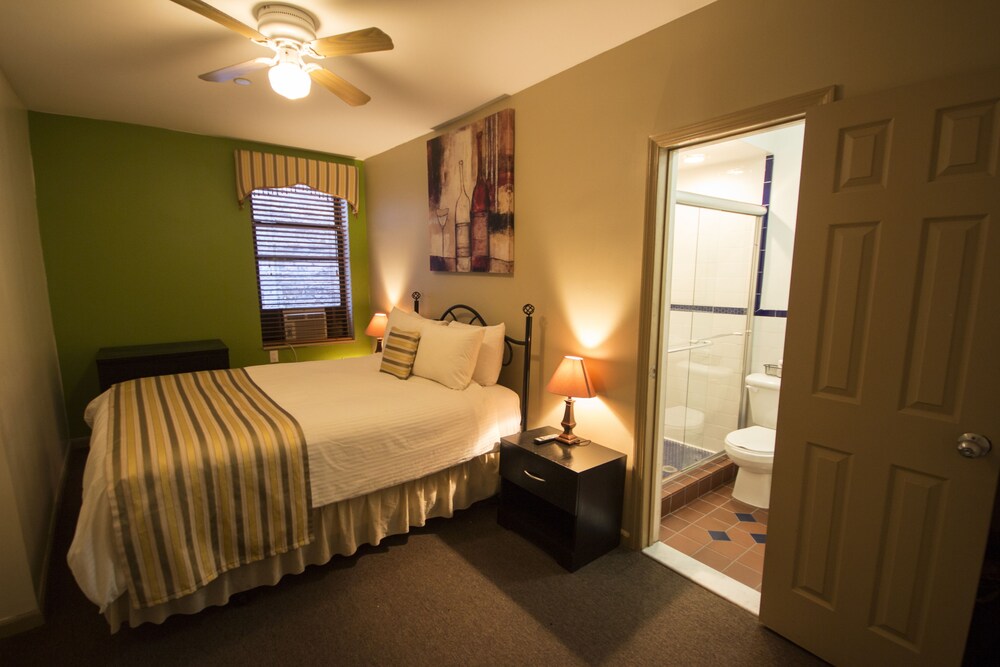 Royal Park Hotel and Hostel - photo 13