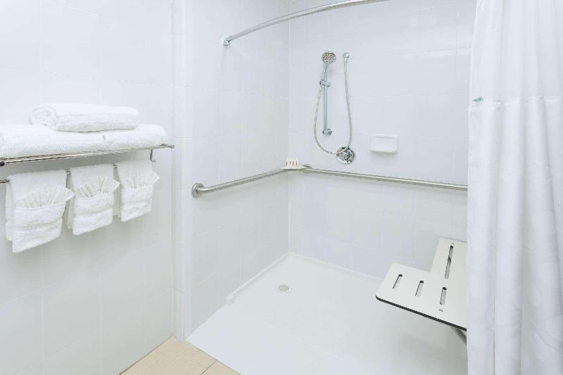 Ramada Plaza by Wyndham Chicago North Shore - photo 9