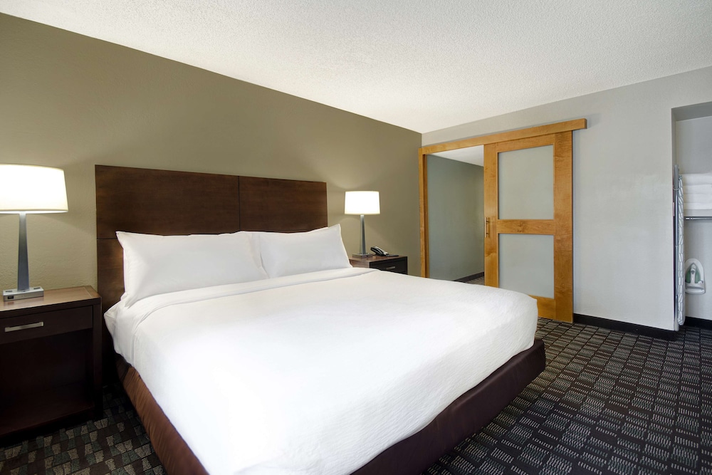Embassy Suites by Hilton Jacksonville Baymeadows - photo 20