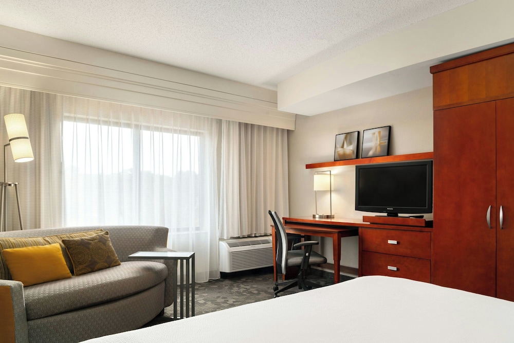 Courtyard by Marriott Salisbury - photo 12