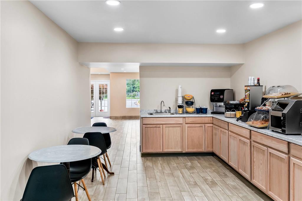 Days Inn by Wyndham Spartanburg - photo 11