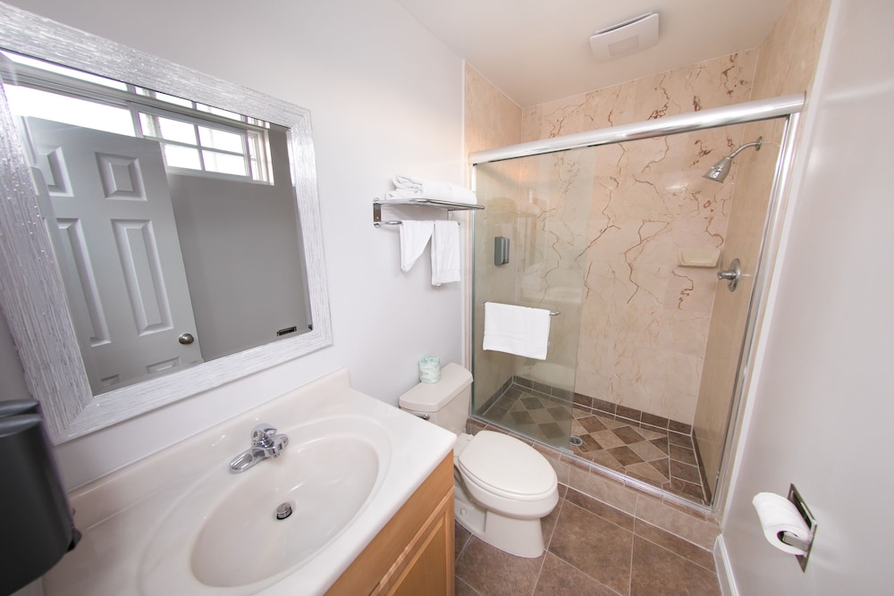 Metropolitan Inn & Suites - photo 31