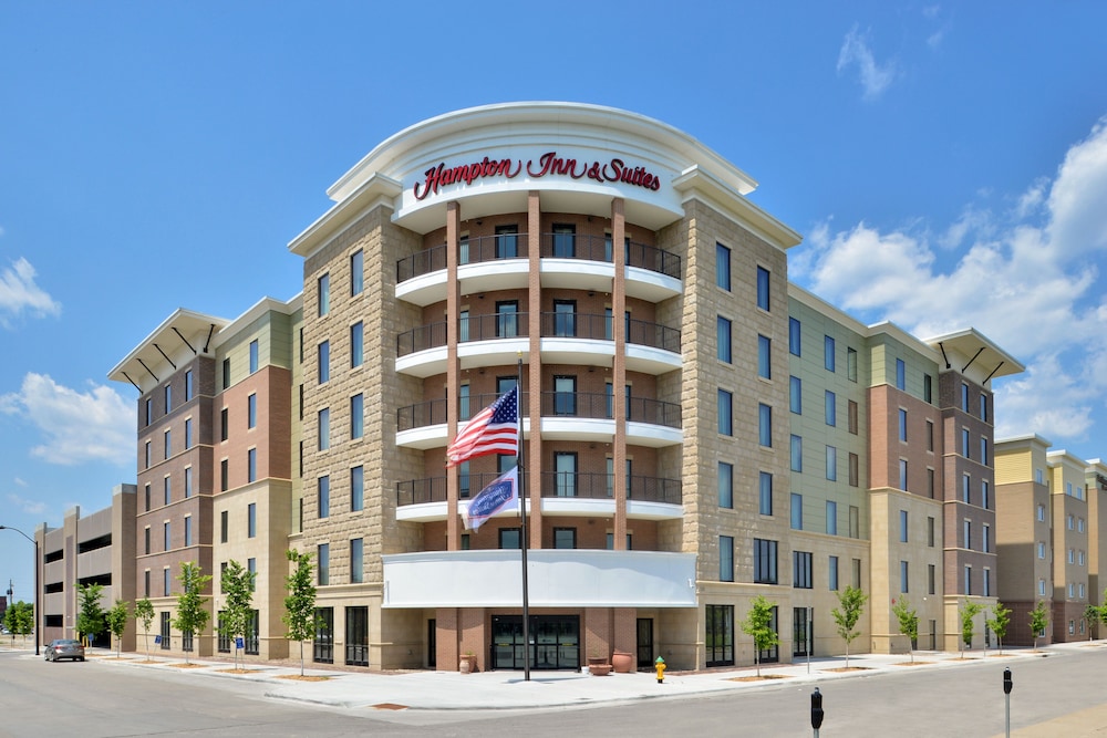 Hampton Inn & Suites Des Moines Downtown - photo 50