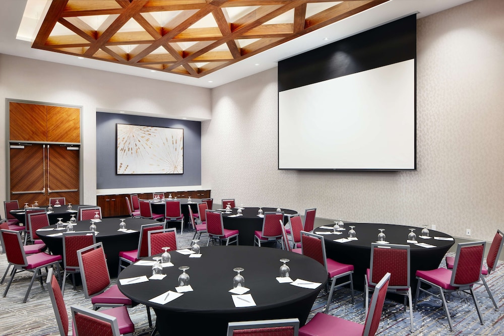 Embassy Suites by Hilton Atlanta Airport North - photo 41