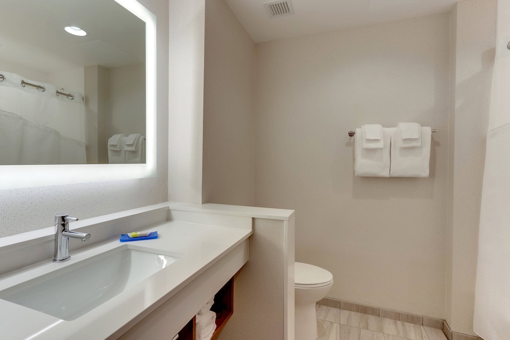 Holiday Inn Express Wilmington Porters Neck - photo 29