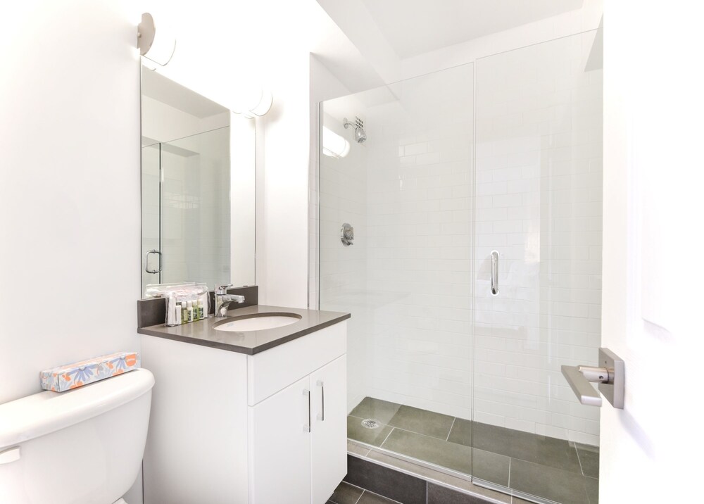 Global Luxury Suites At Emerson Place - photo 25
