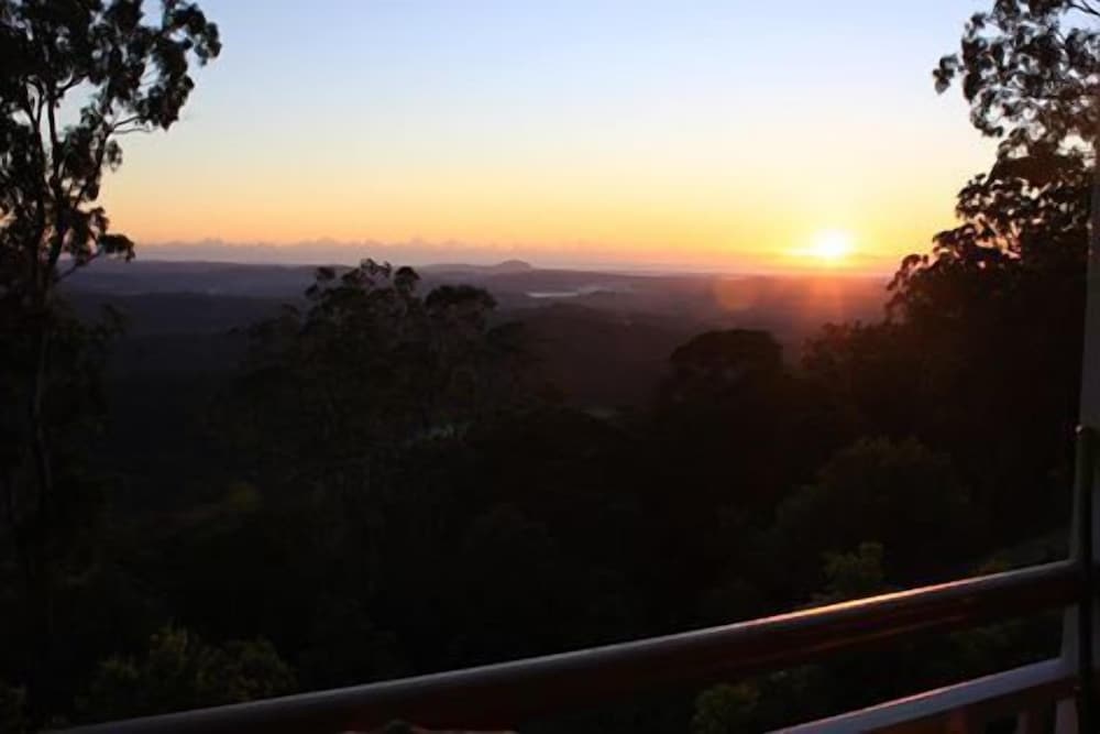 At Sunrise Cottages — 4-Star Luxury Hotel in Montville, Australia