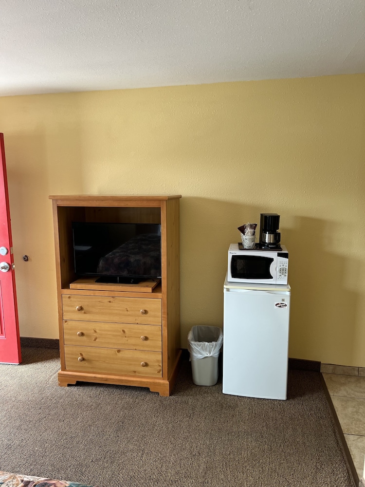All Star Inn & Suites - photo 95