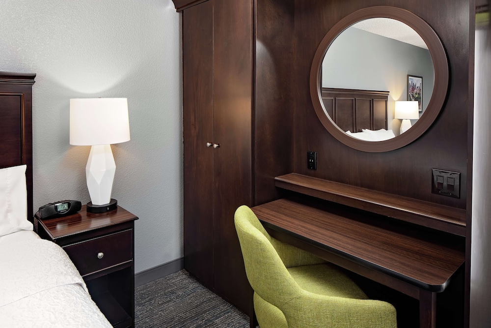 Hampton Inn & Suites Houston Medical Center NRG Park - photo 11