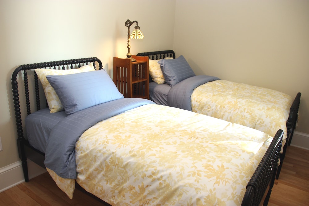 Governor's Mansion Inn and Cafe - photo 3
