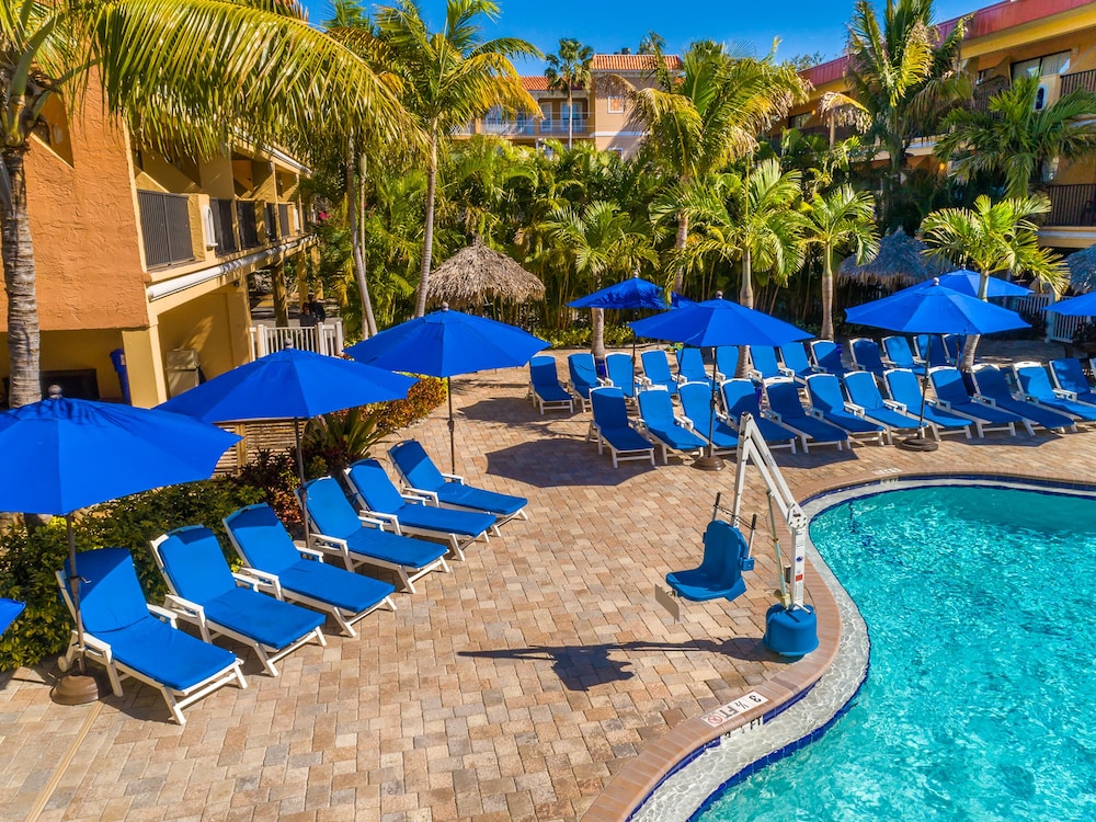 Coconut Cove All Suite Hotel - photo 11