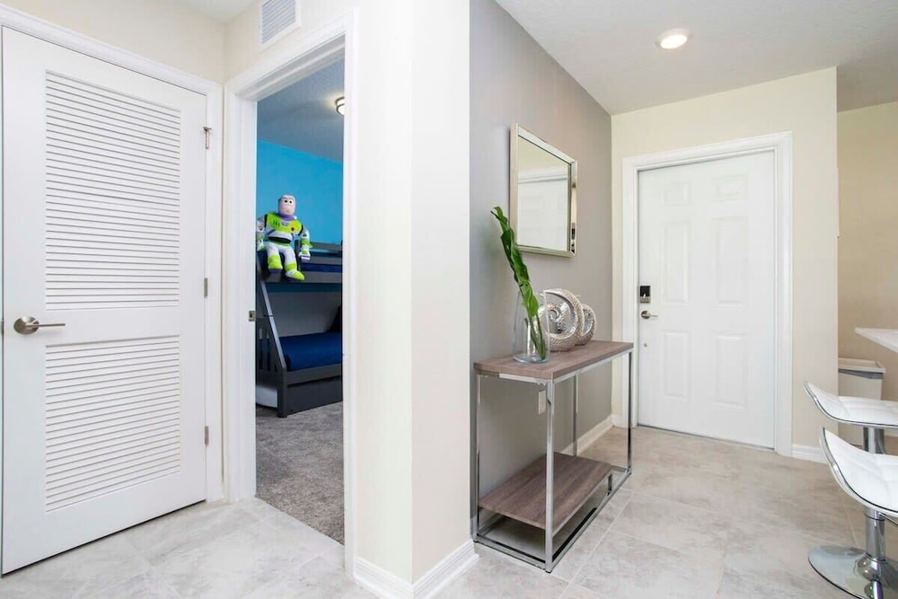 Luxurious 2 Bd Close to Disney @ Storey Lake 204 3131 — 5-Star Luxury Hotel in Kissimmee, United States