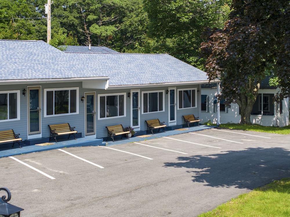 The Beaches Motel & Cottages - photo 57
