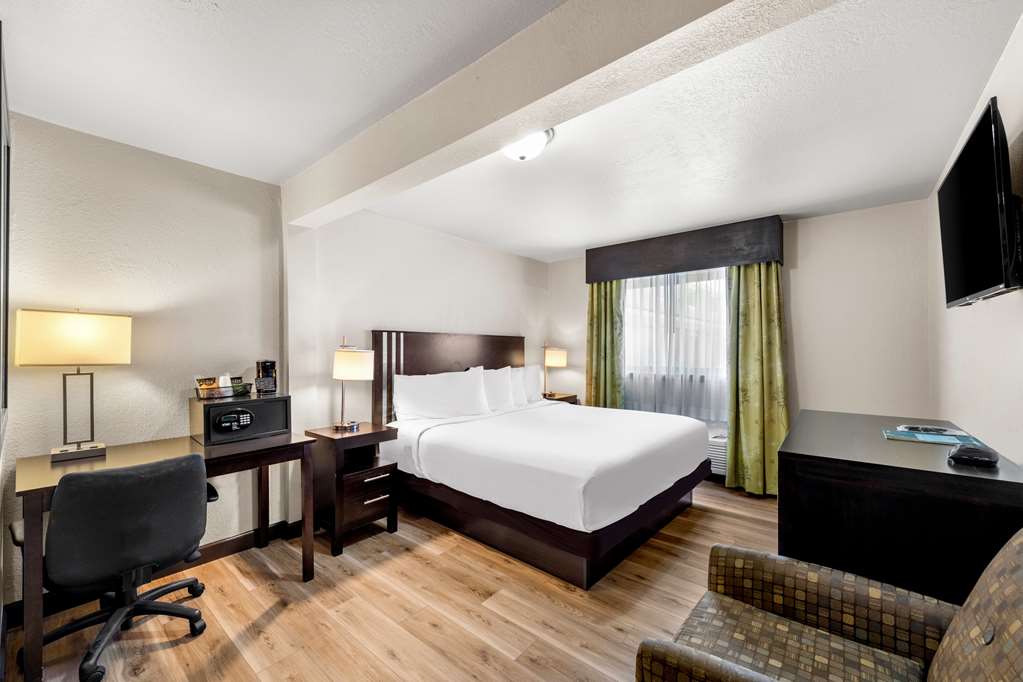 Americas Best Value Inn Marquette - photo 8