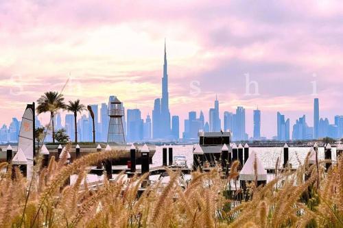 The Shrashi Suites Dubai Creek Harbour Paradise on the Island with Dubai Skyline & Waterfront View - carbon neutral hotel in Dubai
