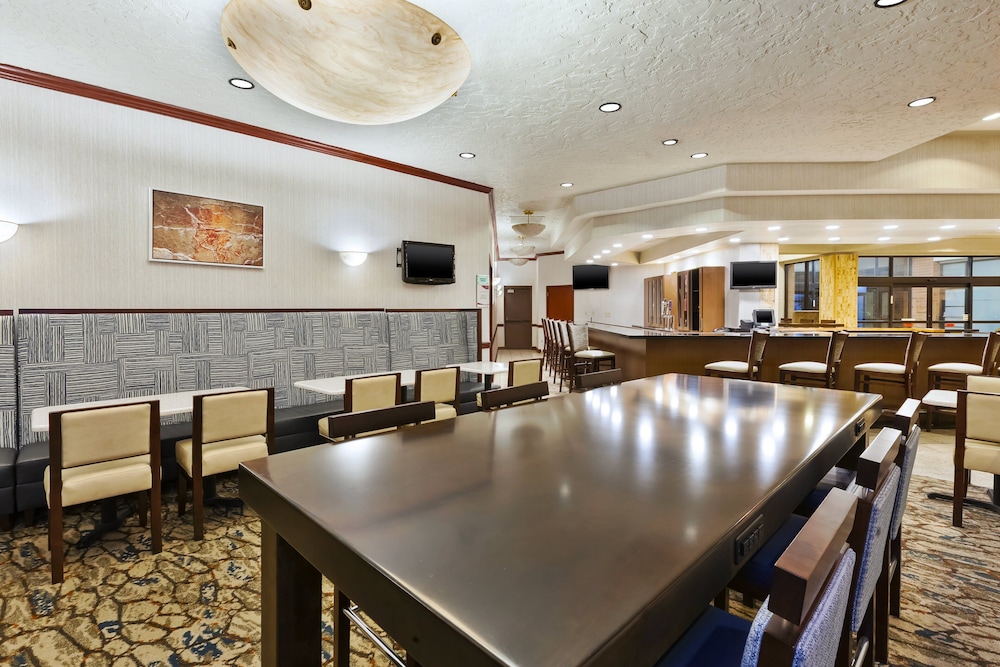 Crowne Plaza Columbus North Worthington by IHG - photo 34