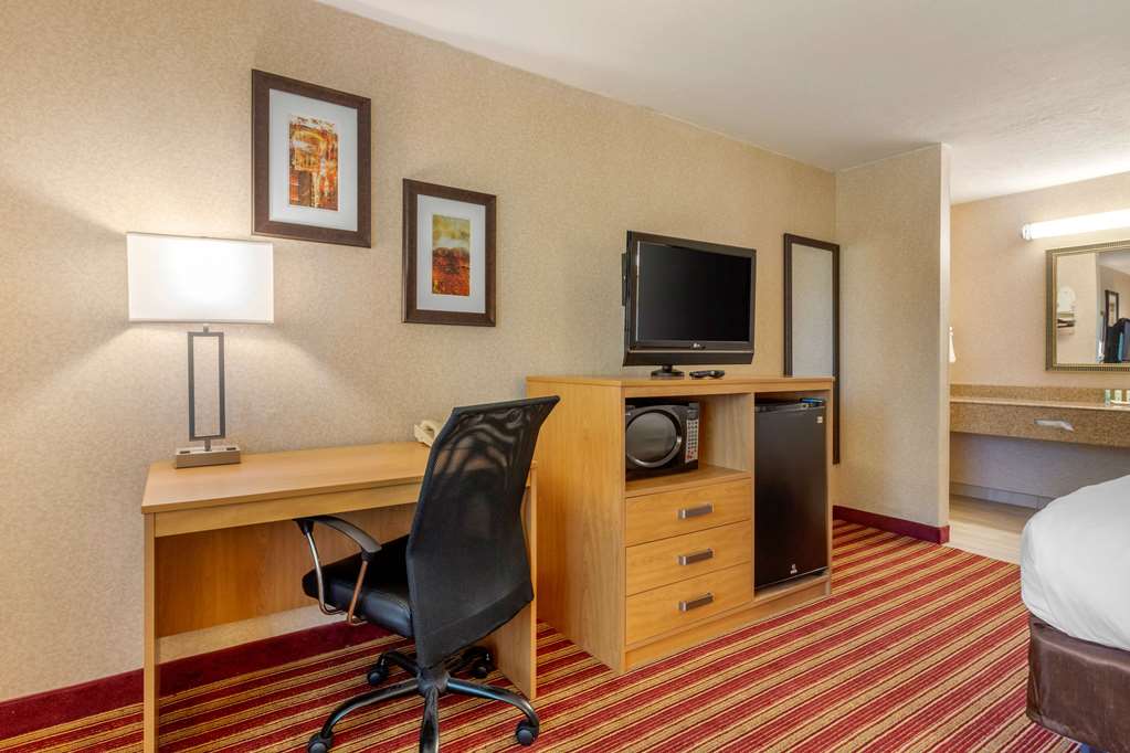 Quality Inn Exit 4 - photo 34