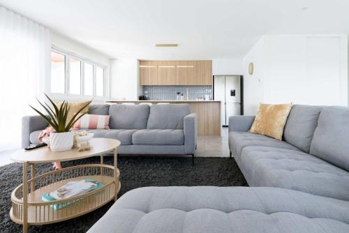 Spacious 4 Bed Coastal Retreat with Ocean Views in Bridport, Australia