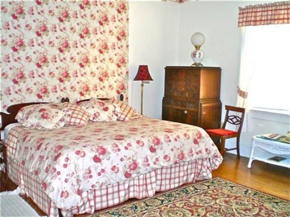 Whistler's Inn Bed & Breakfast - photo 8