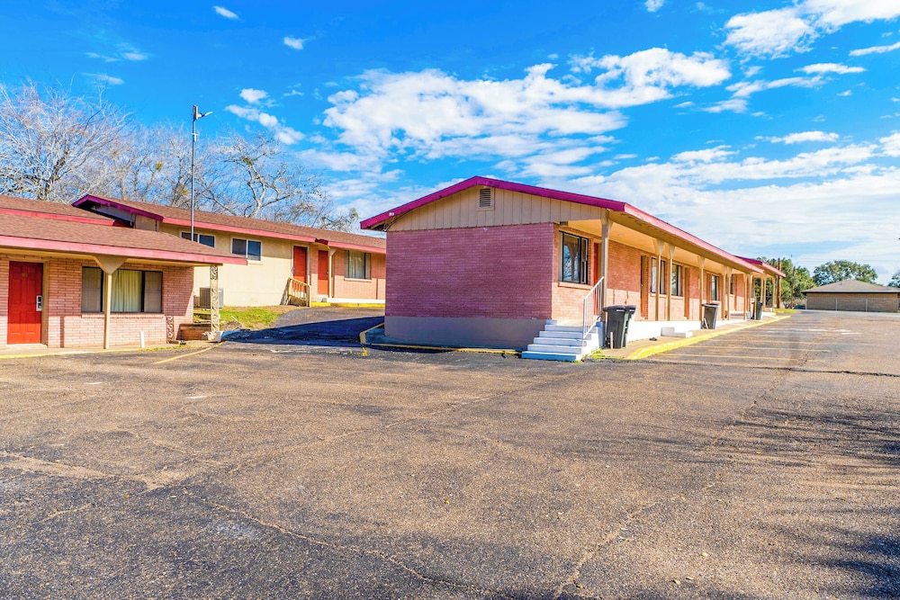 Oyo Hotel Beeville Us 181 - photo 74