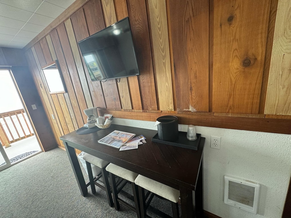 Sunset Oceanfront Lodging - photo 69